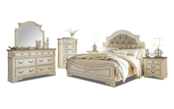 Realyn bedroom set