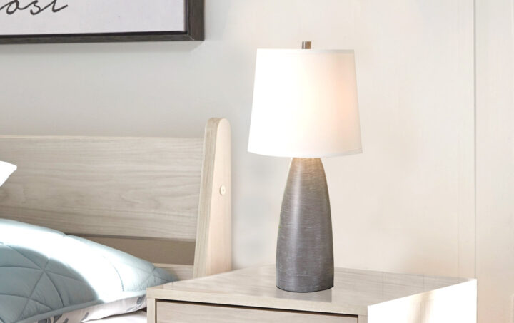 Shavontae Table Lamp