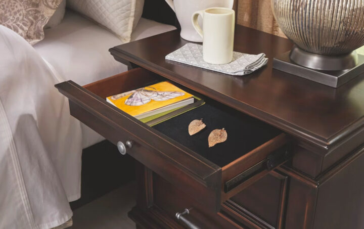 Brynhurst nightstand - 2