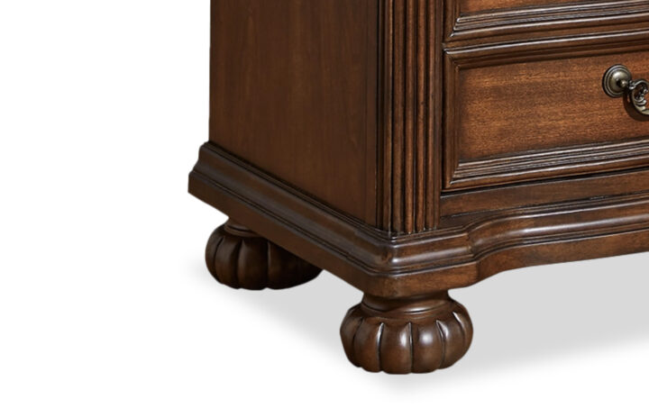 LAVINTON NIGHTSTAND CLOSEUP 01