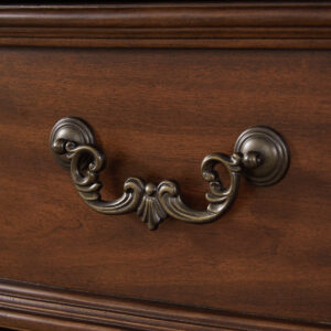 LAVINTON NIGHTSTAND CLOSEUP 02