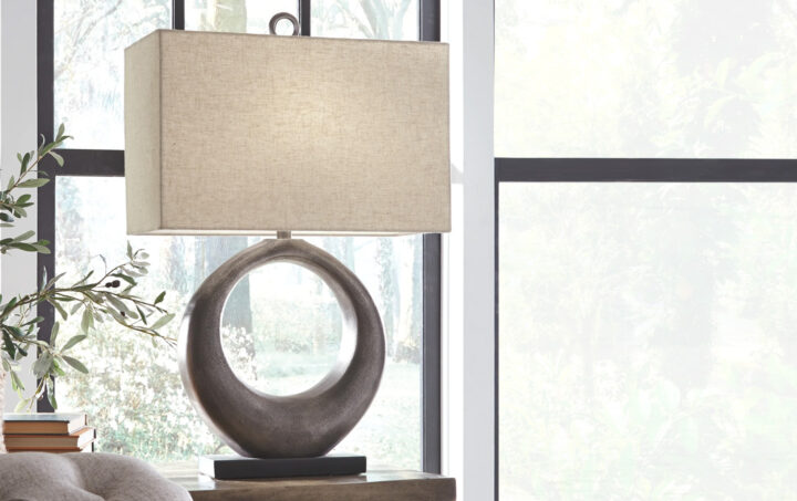 SARIA-METAL-TABLE-LAMP-Life-Style