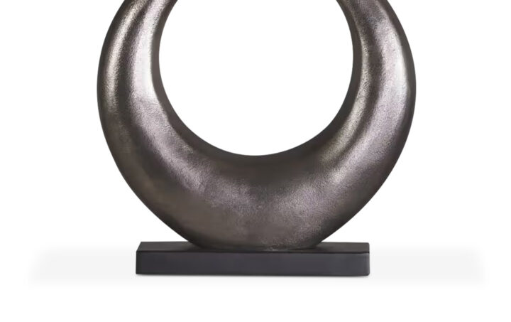 SARIA-METAL-TABLE-LAMP-closeup2