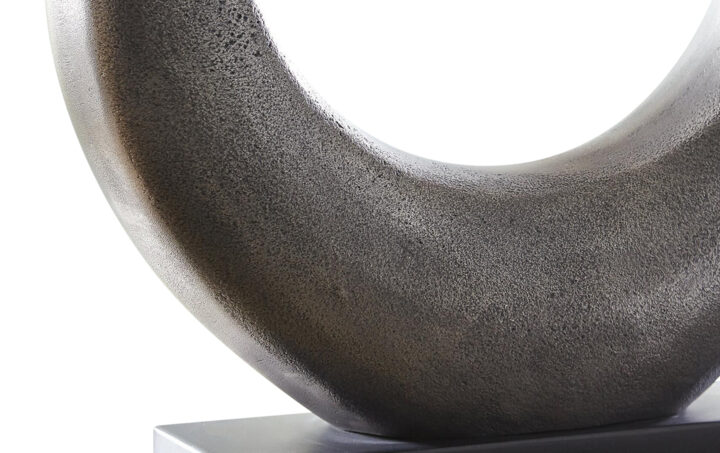 SARIA-METAL-TABLE-LAMP-closeup3