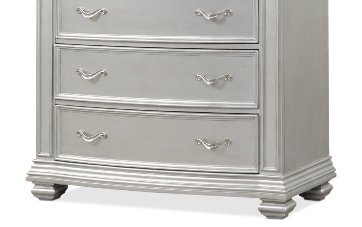 VALENTINA-Chest-closup2