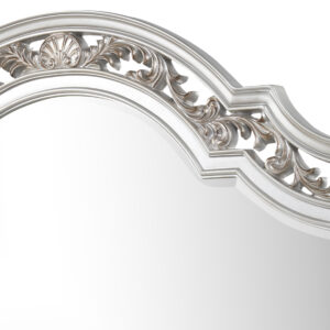 VALENTINA-Mirror-clouseup1